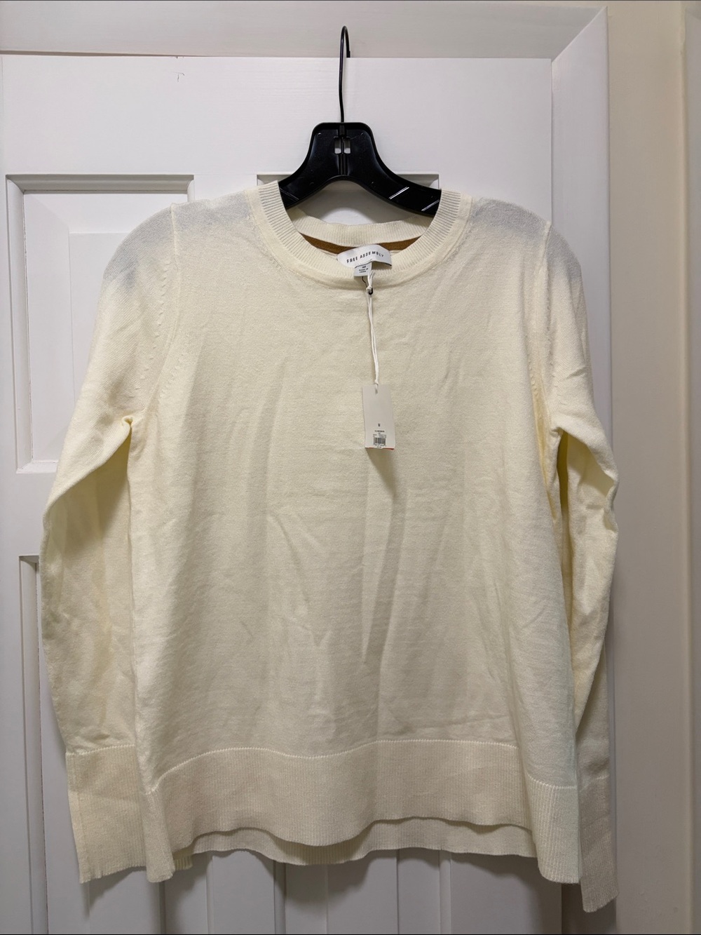 Women’s Free Assembly Cream Sweater Size M